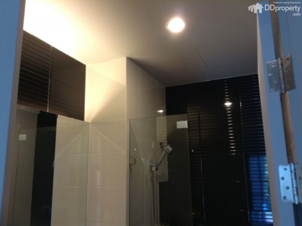 ติดกันเป็นห้องน้ำ ซึ่งได้สุขภัณฑ์ตามจริงทุกอย่าง