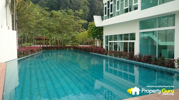 ferrenghiresidences-infinity swimming pool