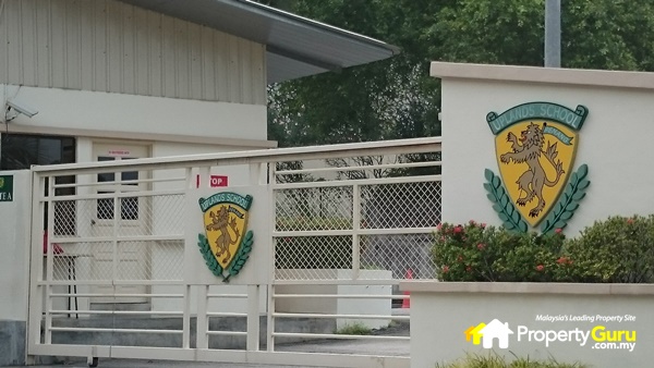 ferrenghiresidences-international school within walking distance