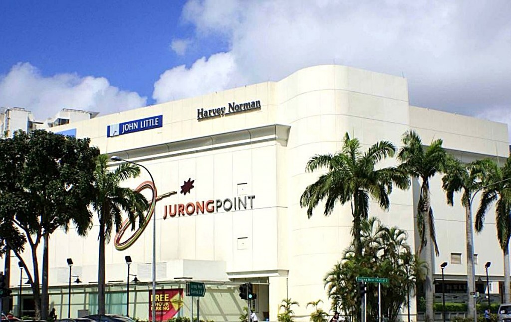 nearby malls, amenities, lakeville