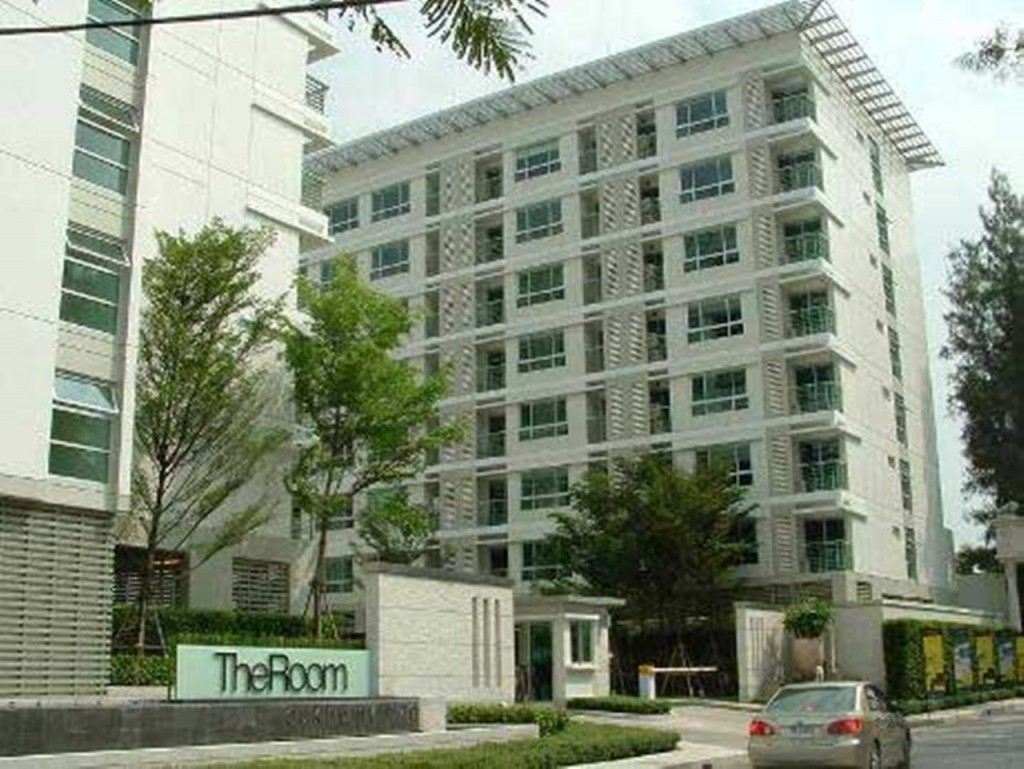 The Teak Patthanakarn-Thonglor