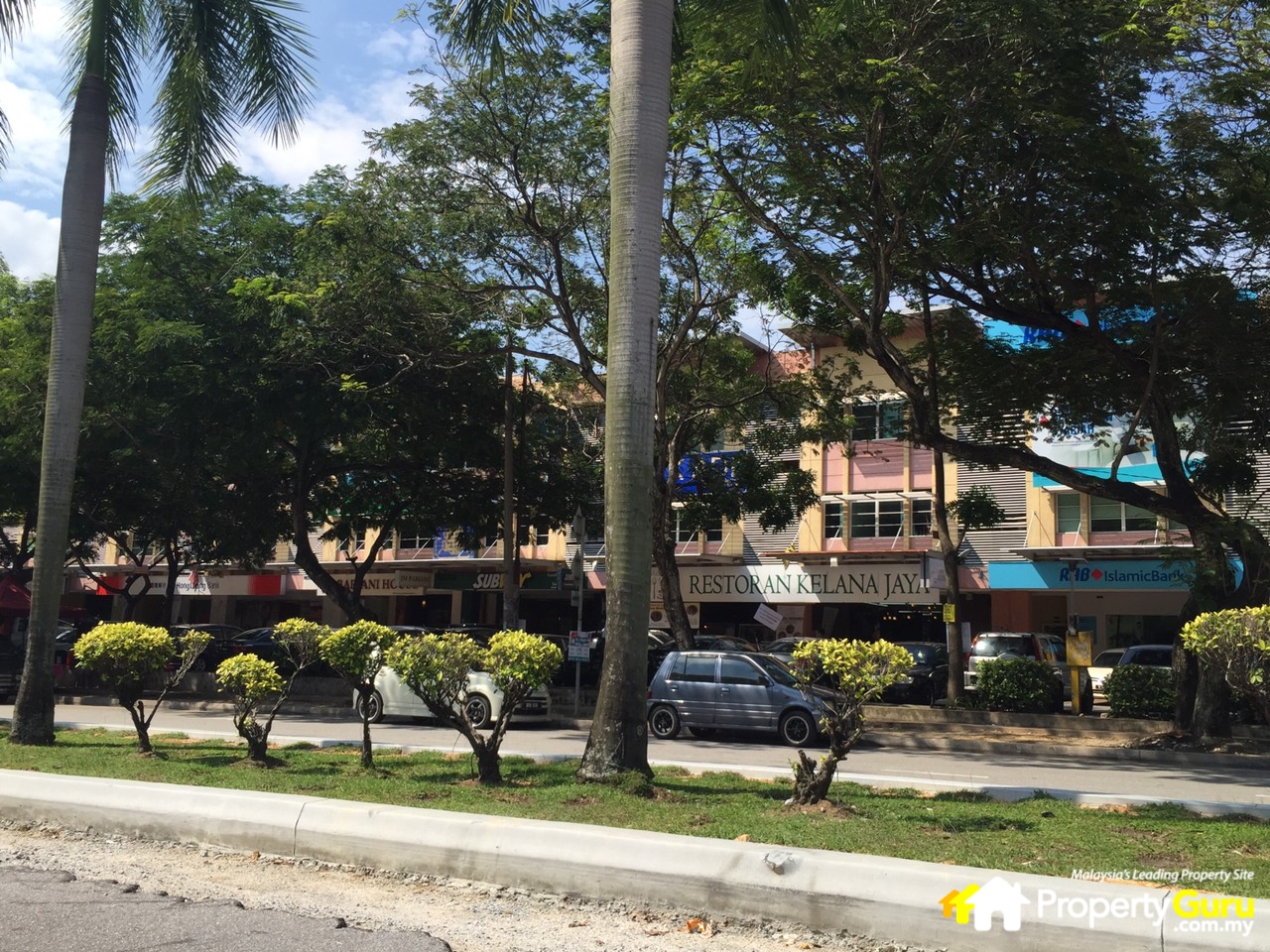 004 Azure Residences - Banks