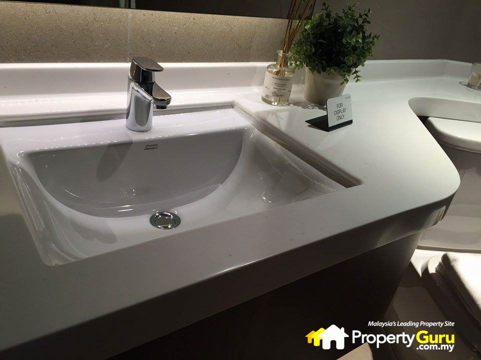 022-ara green-bathroom 2