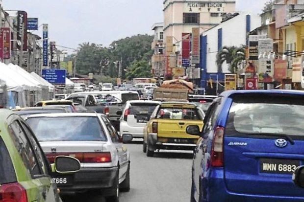 1. Rawang JAM (taken from thestar.com.my)Congested Traffic is practically at a standstill along Jalan Welman in Rawang town, especiall