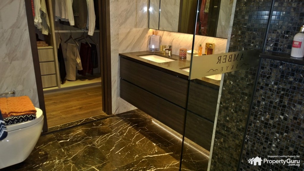 3-bedroom master bathroom