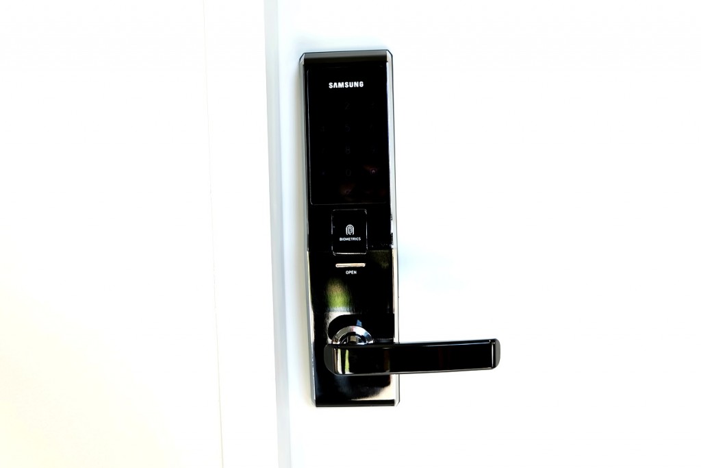 ประตูระบบดิจิตอลล็อก แบบมือจับ