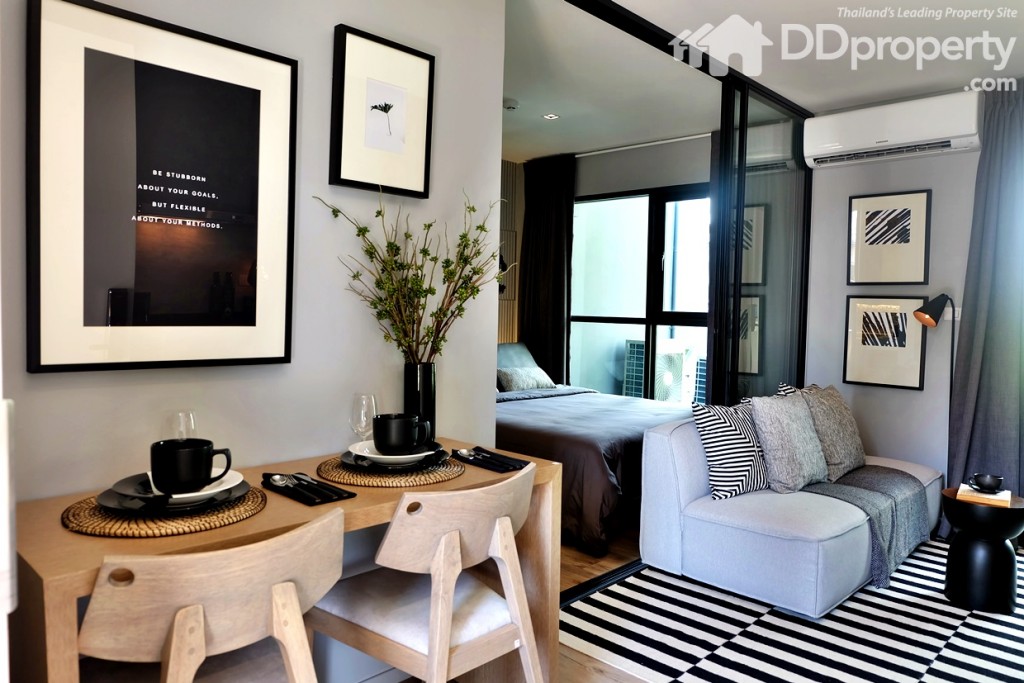 พื้นที่ด้านซ้ายมือของห้อง