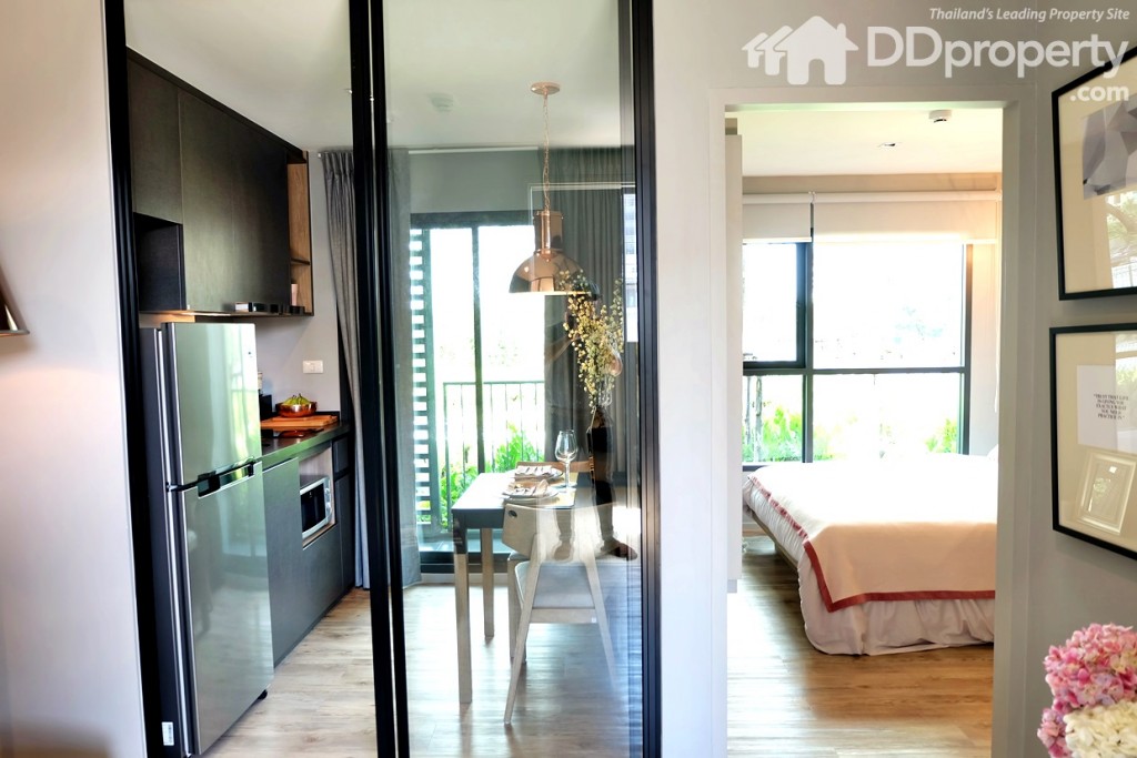 ห้องครัวมีกระจกกันแยกส่วนอย่างชัดเจน