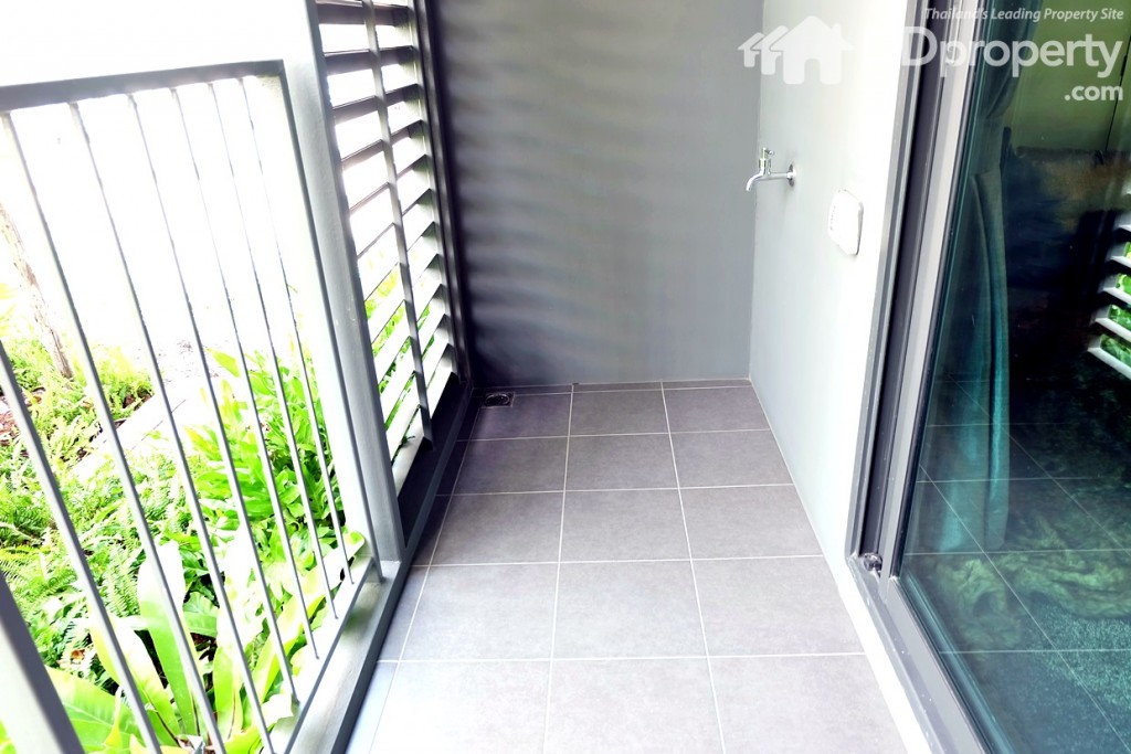 ระเบียงมีขนาดกว้างพอๆกับห้องอื่นๆ