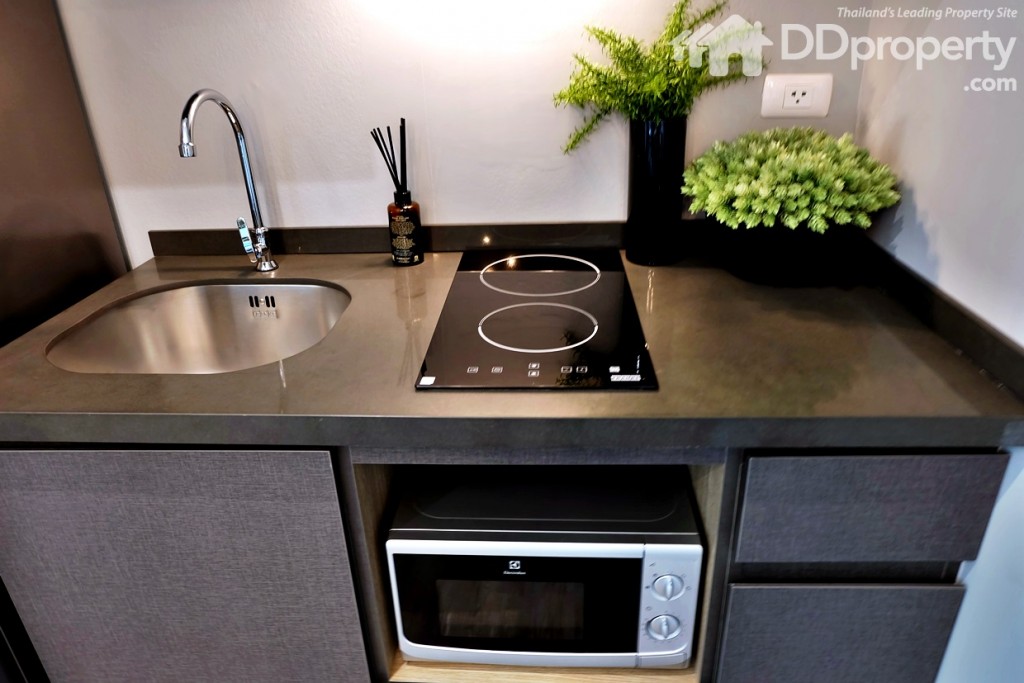 พื้นที่ประอาหาร และเครื่องใช้ไฟฟ้าต่างๆ ที่มาพร้อมกับตัวห้อง