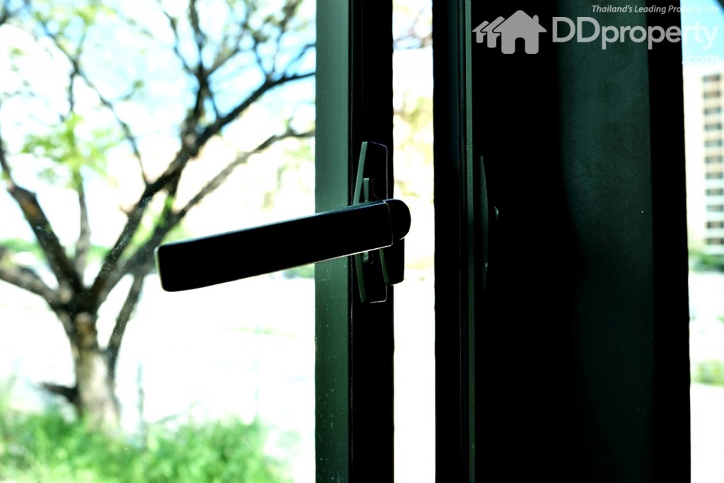 มีกระจบเปิดปิดได้