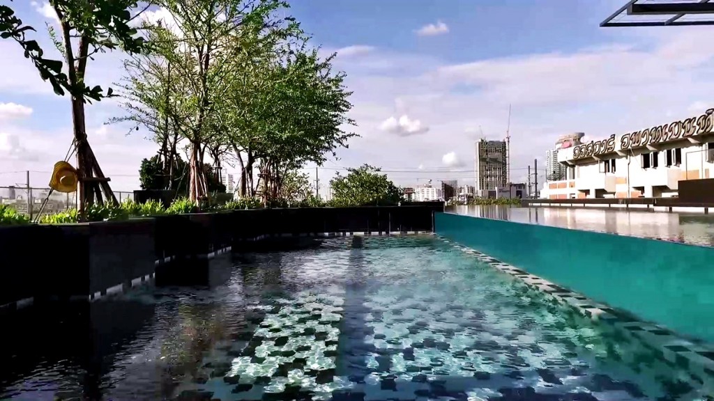 สระว่ายน้ำแบบเล่นระดับ