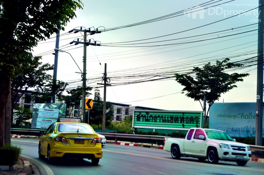 ตรงไปตามทางจะเจอป้ายสำนักงานเขตทุ่งครุให้เลี้ยวซ้าย