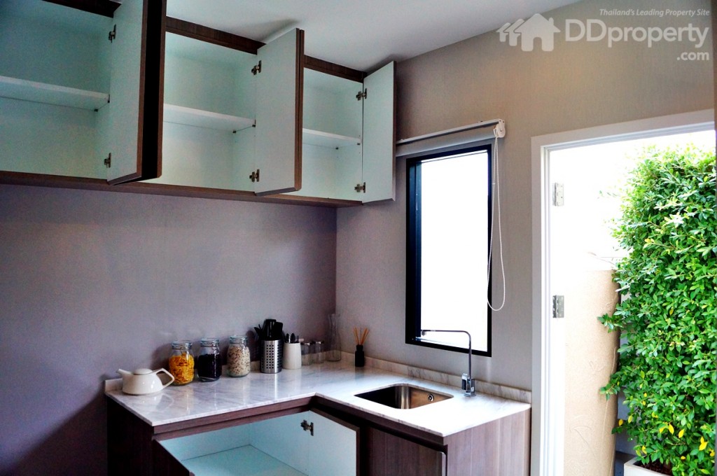 ส่วนห้องน้ำ ครัว ลานซักล้างจะอยู่หลังบ้าน