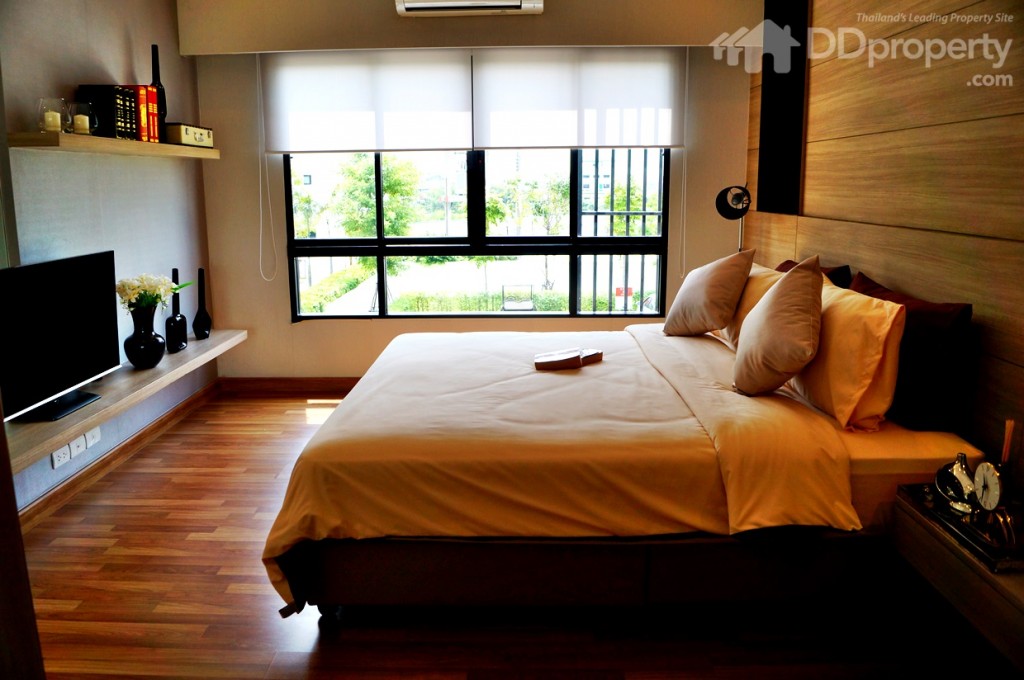 ห้องนอนใหญ่มีขนาด 3.75 x 5 ม.