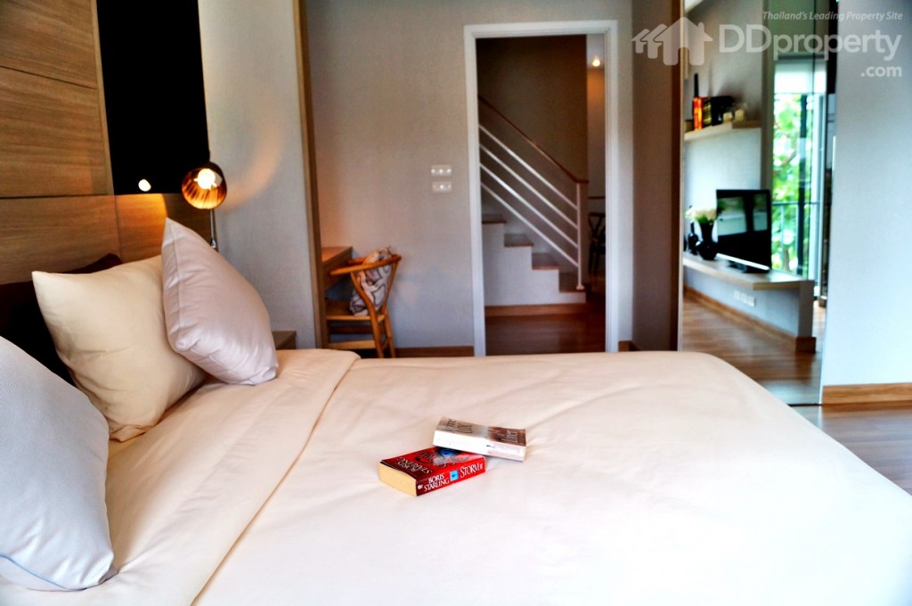 ห้องนอนเน้นโทนสีขาวดูดีสบายตา