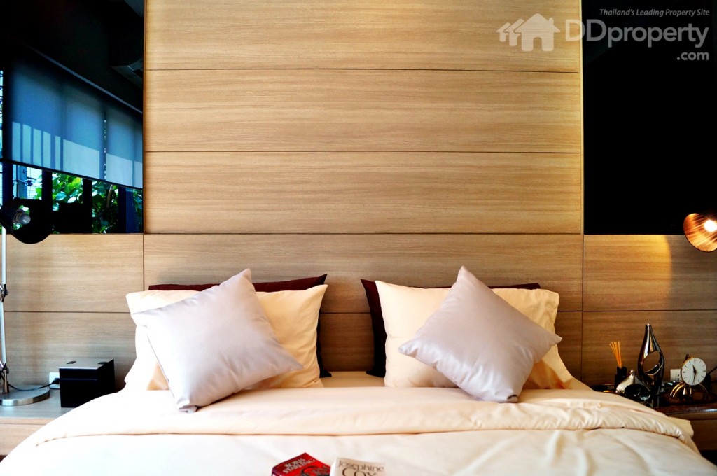 ห้องนอนใหญ่สามารถว่าเตียงขนาด 6 ฟุตได้สบายๆ