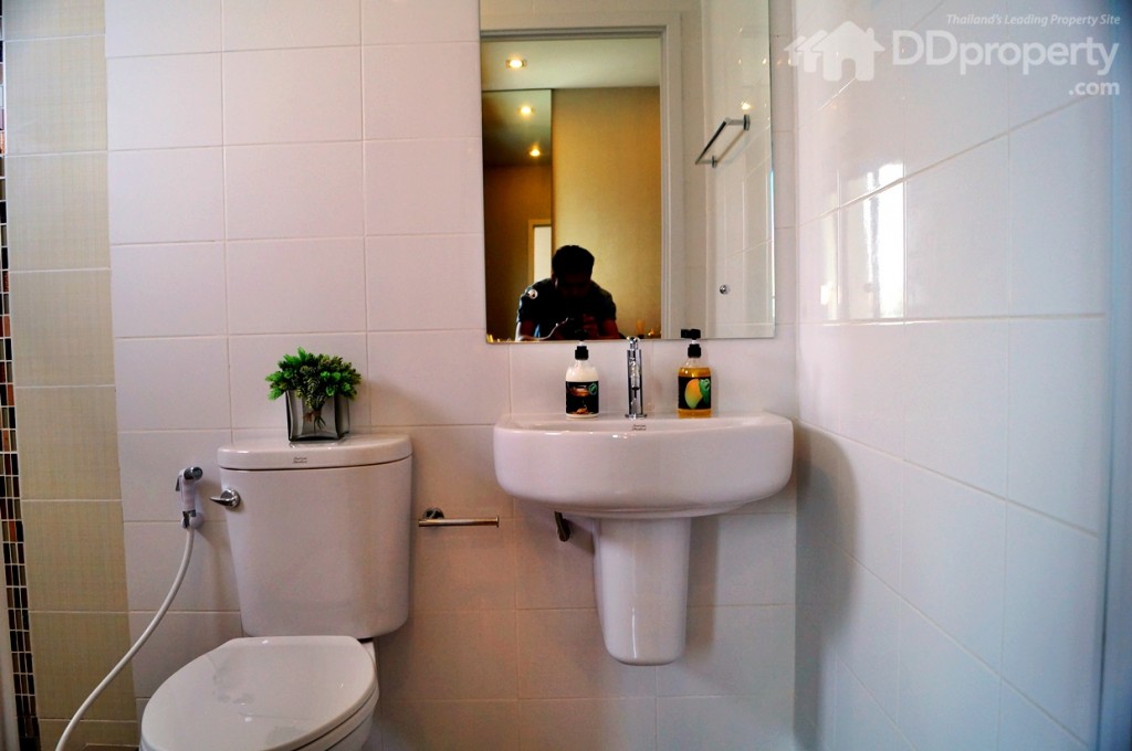 สุขภัณฑ์ให้ของ American Standard เหมือนกับห้องอื่นๆ