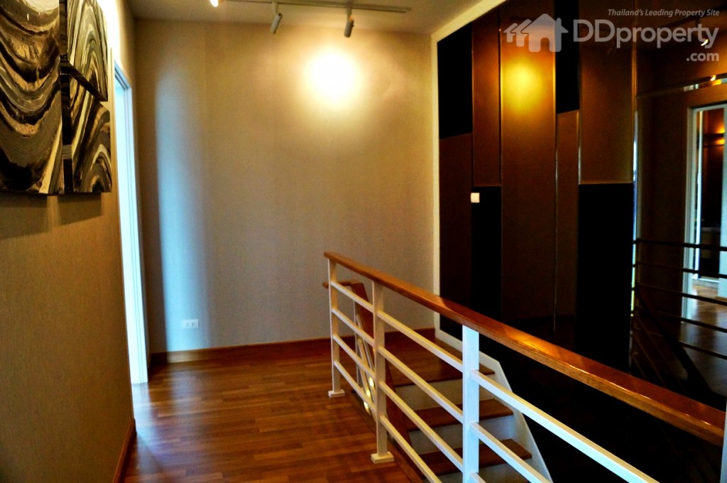 พื้นที่ชั้น 3 มืดไปหน่อยอาจต้องติดไฟเพิ่มเพราะที่โครงการให้มาสว่างไม่พอ