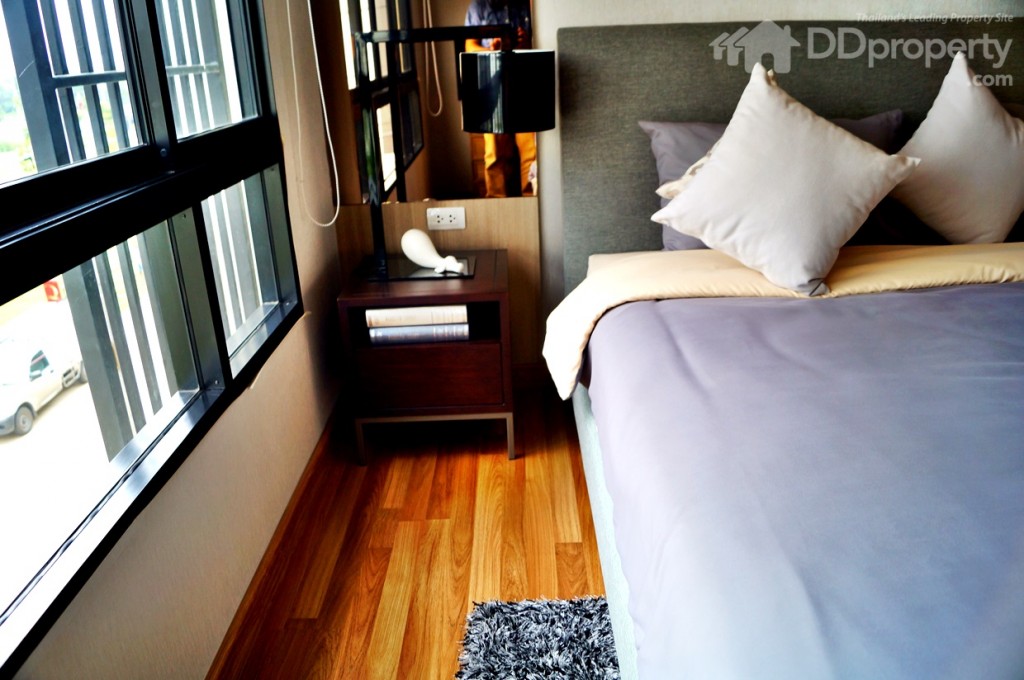 พื้นที่ว่างด้านซ้านของเตียง