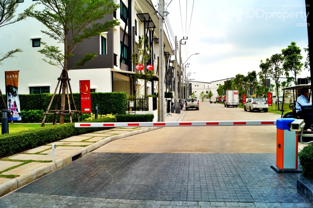 ระบบรักษาความปลอดภัย: เข้าออกด้วย ระบบ Access Key Card กล้อง CCTV พร้อม รปภ. ตลอด 24 ชม.