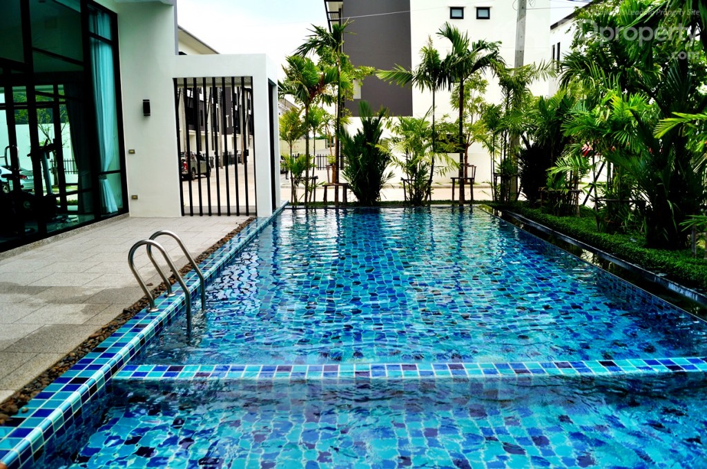 สระว่ายน้ำ