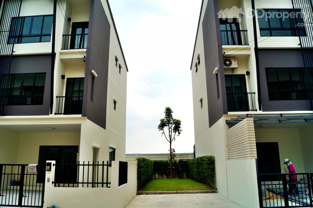 พื้นที่ว่างระหว่างตึกเพื่อไว้กลับรถ