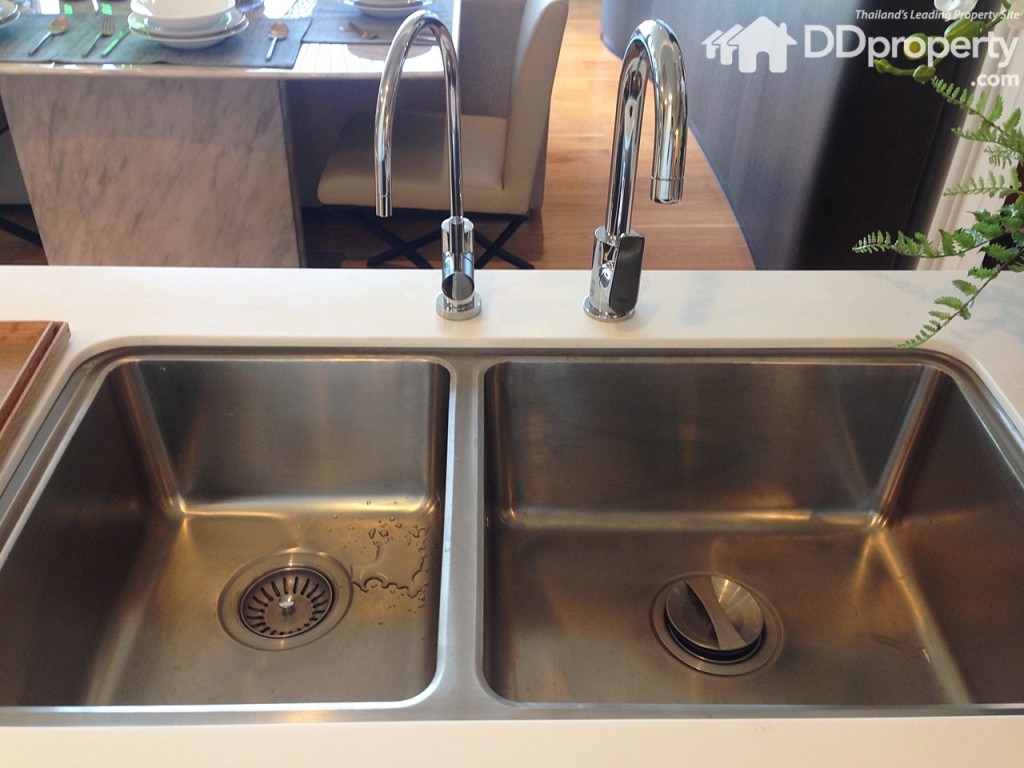 Tap water (left); potable (right)