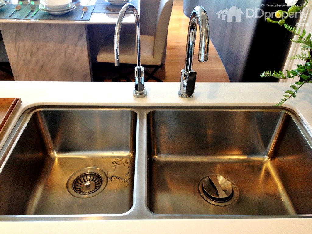 น้ำของโครงการผ่านระบบการกรองแบบ รีเวอร์สออสโมซิส ที่ใช้ในตู้กดน้ำ ประกอบกับใช้ท่อน้ำแบบ PPR ที่แข็งแรกกว่า PVC หลายเท่า