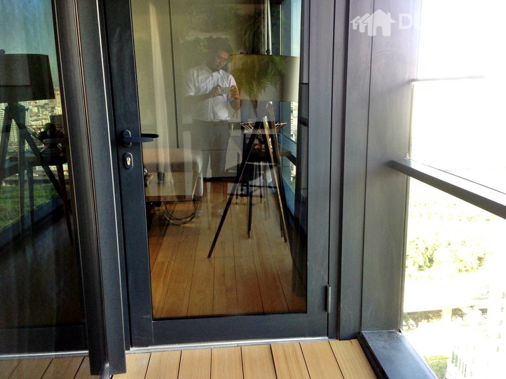 มีประตูที่เชื่อมกับห้องนั่งเล่น