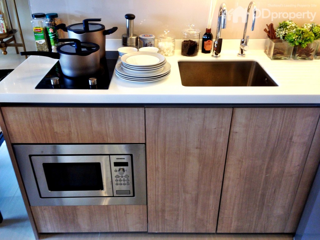 เคาน์เตอร์ห้องครัวพื้นผิวหิน Corain หรือ เทียบเท่า ไมโคเวฟของ Siemens