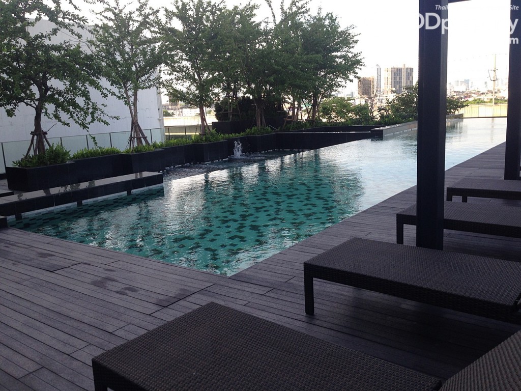 Swimming pools are divided into 4: a lap, temperature-adjusted, Jacuzzi and kid pool