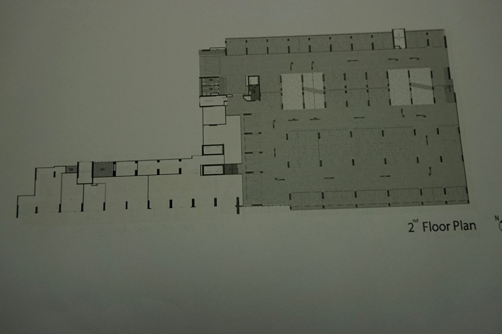 ชั้น 2 จะเป็นพื้นที่จอดรถ