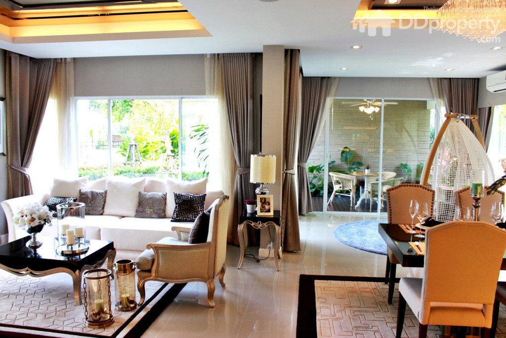 ภาพมุมกว้างภายในบ้าน