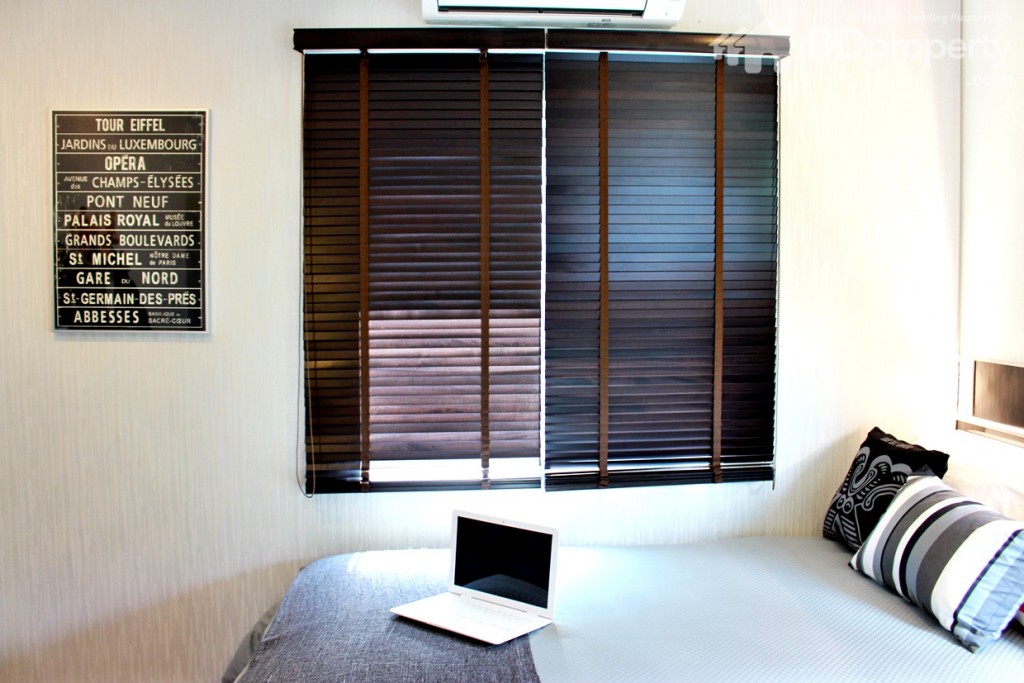 กระจกบานเลื่อน