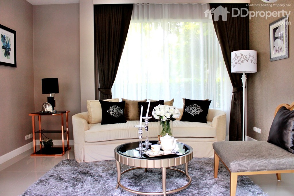 มุมมองภายในห้องนั้งเล่น