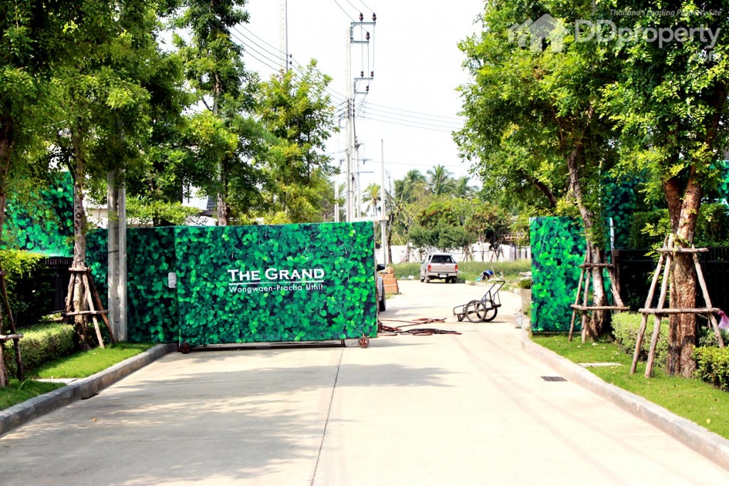 ด้านหน้าพื้นที่เฟส 2 ที่กำลังพัฒนา