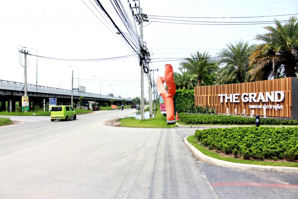 โครงการอยู่ทางขวามือ