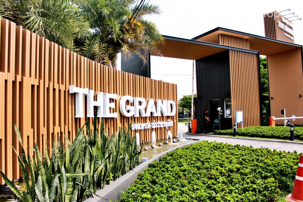 ด้านหน้าทางเข้าโครงการ