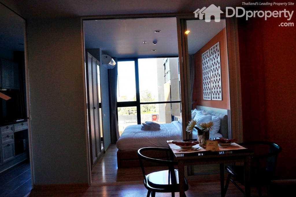 กั้นห้องด้วยกระจบใสบานใหญ่