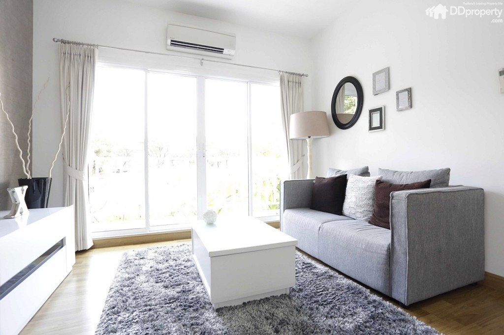 หากวิ่งเข้ามาทาง ถนนสุขาภิบาล 2 จะมีระยะทางประมาณ 2 กิโลเมตร ให้สังเกตป้ายทางด้านซ้ายบริเวณ สามแยก เริ่มจากโรงพยาบาลสิรินธร