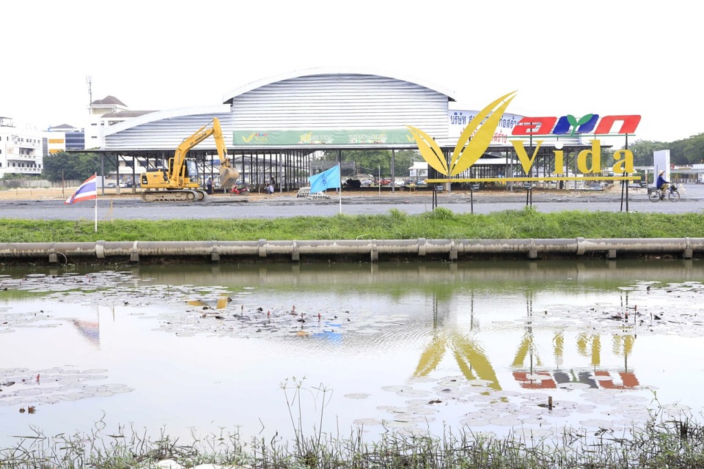 ทางเข้าโครงการ เป็นทางเข้าเดียวกับ ตลาด อตก. Vida