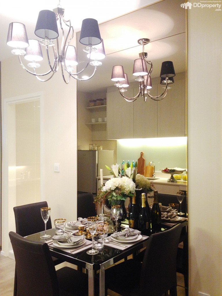 พื้นที่ในส่วนของครัวสามารถวางโต๊ะรับประทานอาหารขนาด 4-6 คนได้ The Metro153-052