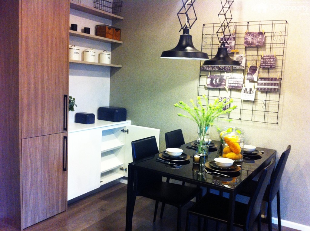 The Stage Taopoon54-027