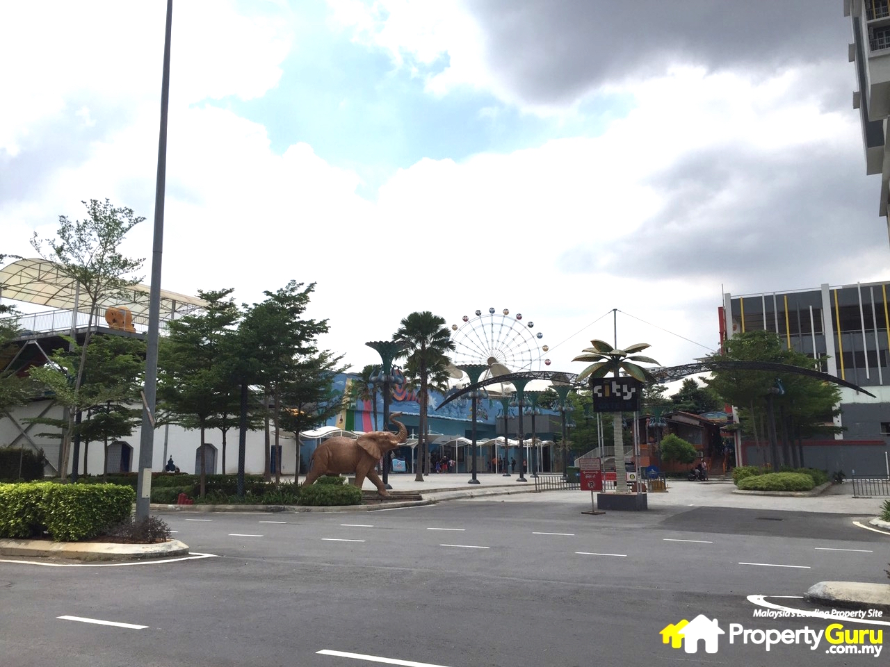 004 Parisian Tower - Theme Park