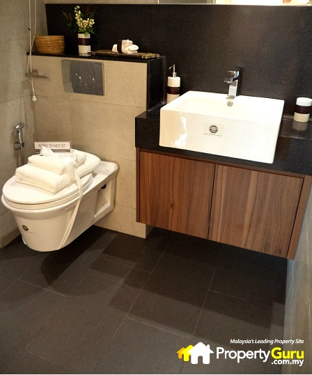 A second look of the bathroom. In the actual bathroom will look exactly like this, with the built-in cabinet too