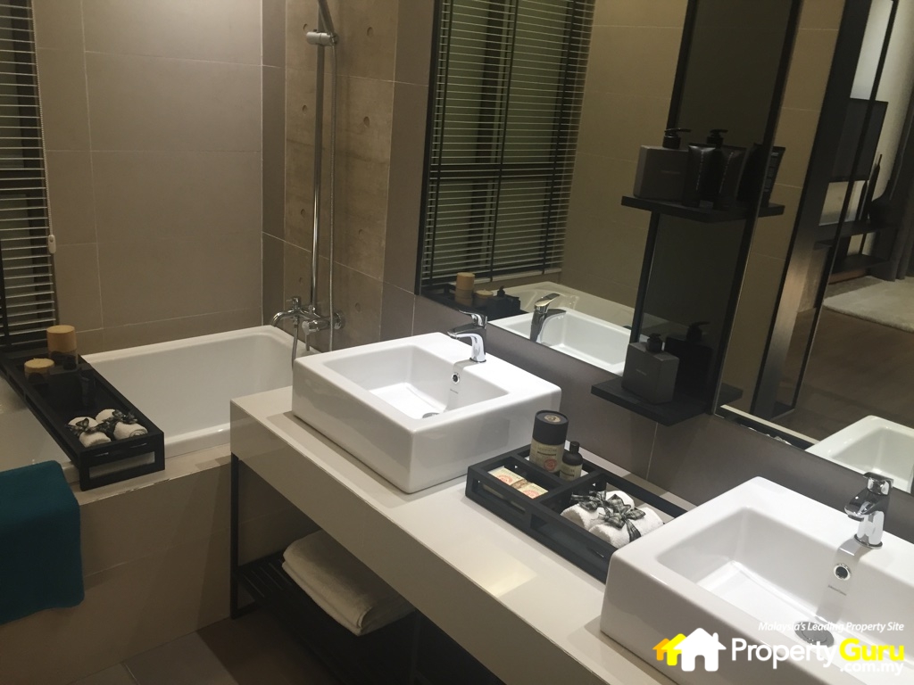 010 Zeta Residence @ One South - Bathroom