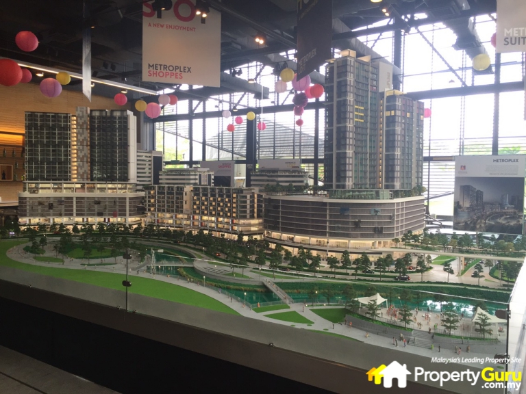 011 Tropicana Metropark - Scale Model