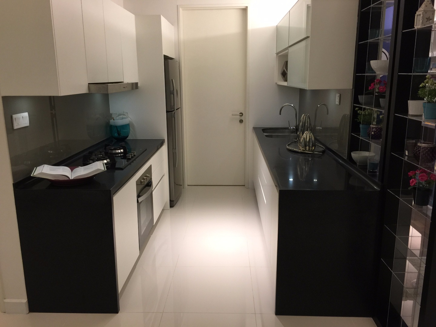 013 Tropicana Metropark - Kitchen