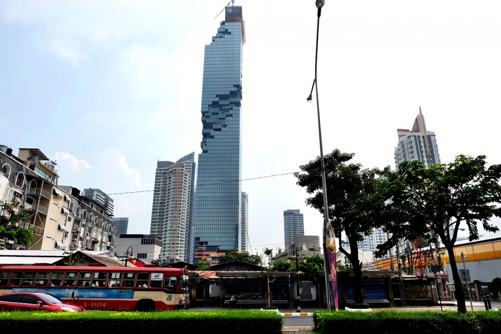 ทิศใต้ของโครงจะอยู่ตรงช้ามกับโครงการ มหานคร